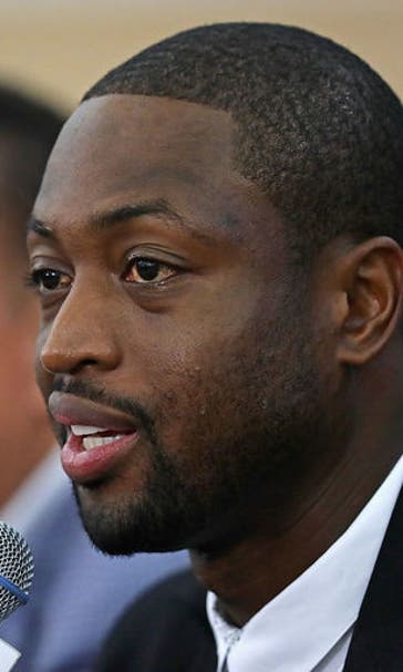 Dwyane Wade mourns cousin, urges tougher gun laws in Chicago